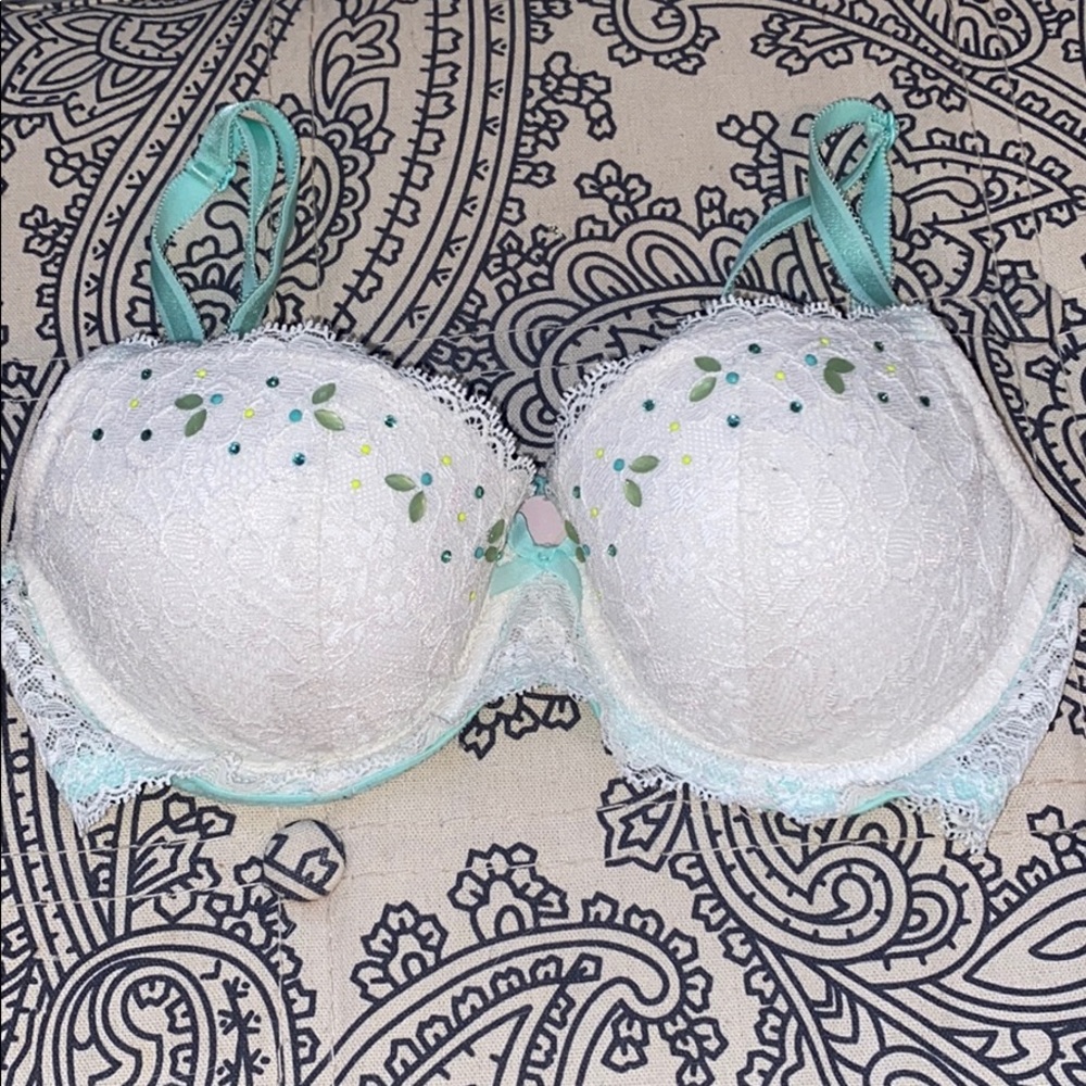 Victoria’s Secret White/Teal Bra 32C